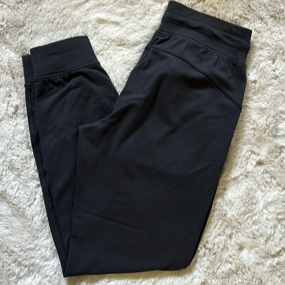 Lululemon jogger size 6